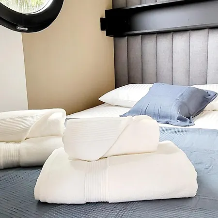 Houseboat Seesea Mazury - Na Wodzie K Gizycka Hotel en barco