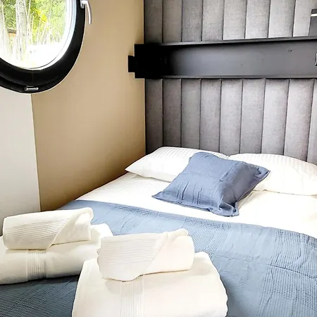Botel Houseboat Mazury - Domek Na Wodzie Bogaczewo (Gizycko)